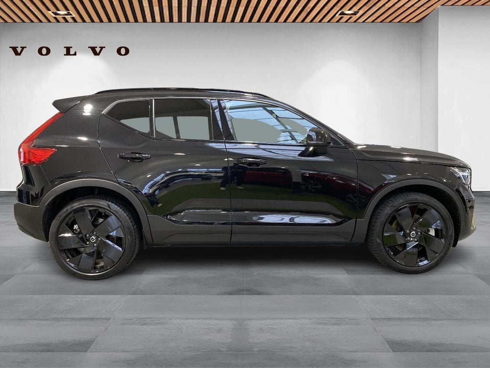 Volvo EX40 Extended Range Black Edition 5d