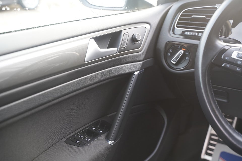 VW Golf VII 1,6 TDi 115 IQ.Drive DSG 5d