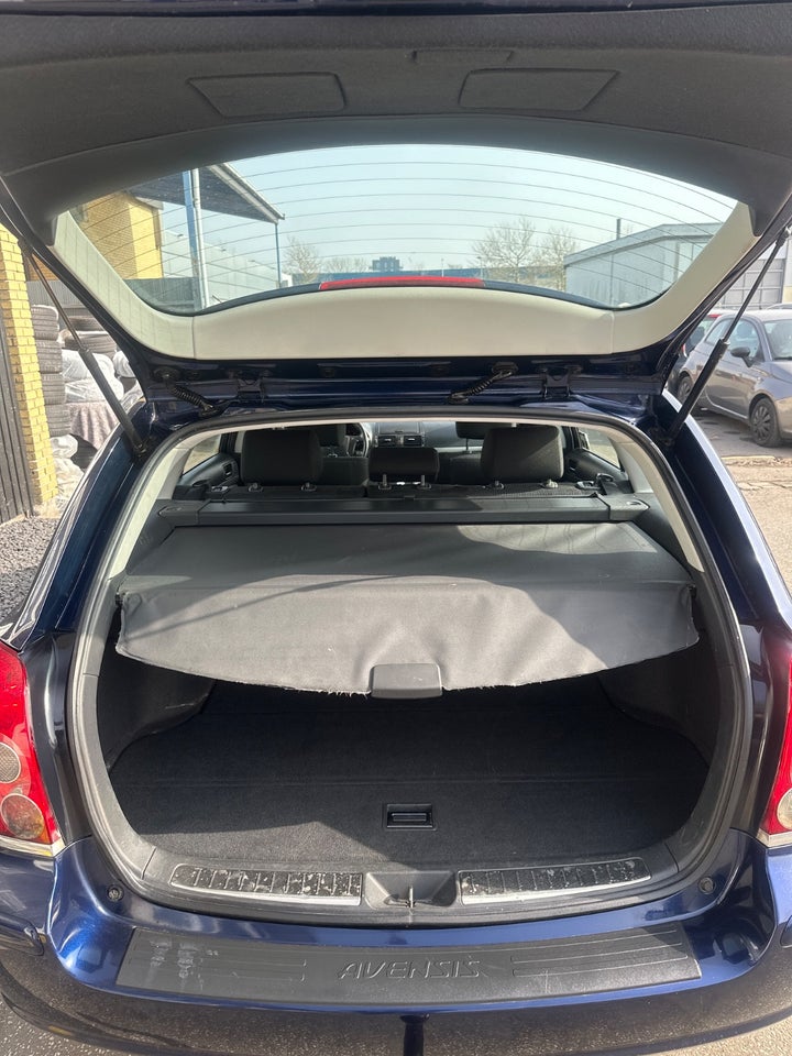Toyota Avensis 2,0 D-4D Sol stc. 5d