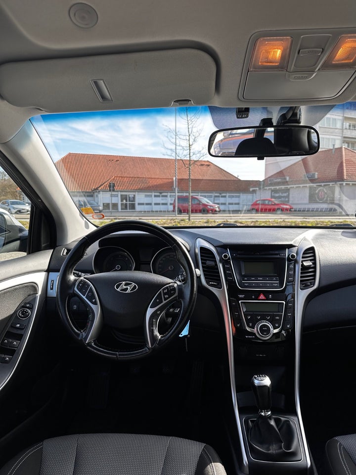 Hyundai i30 1,6 CRDi 110 Style CW Eco 5d