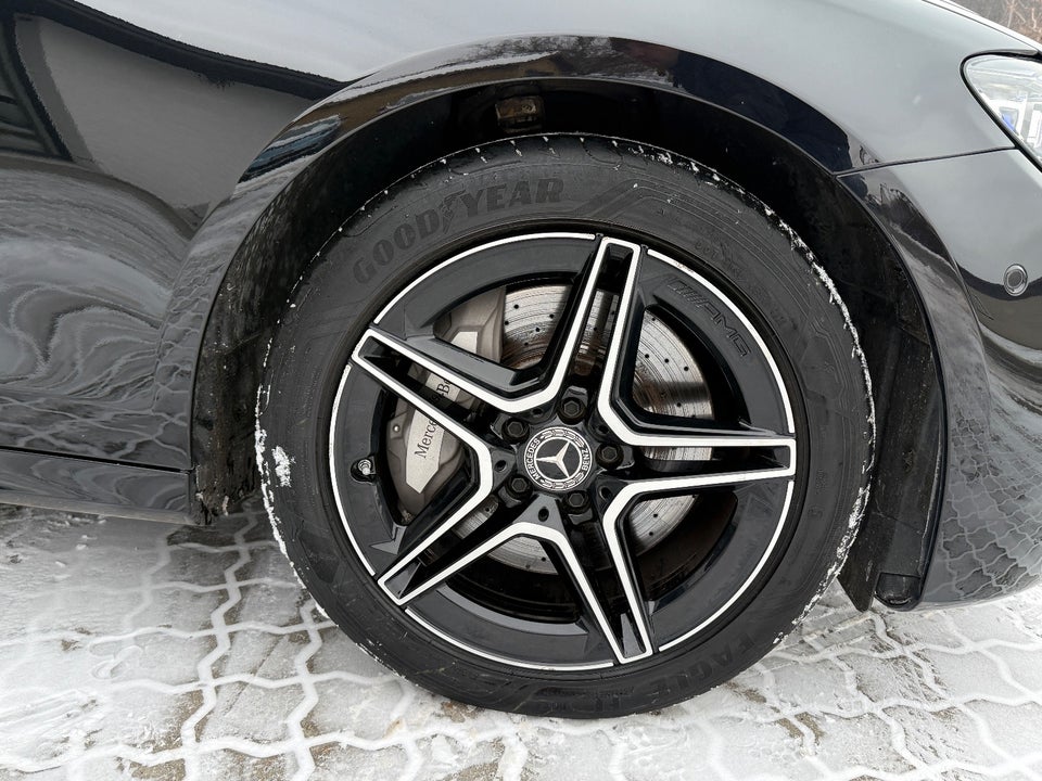 Mercedes E300 e 2,0 AMG Line stc. aut. 5d