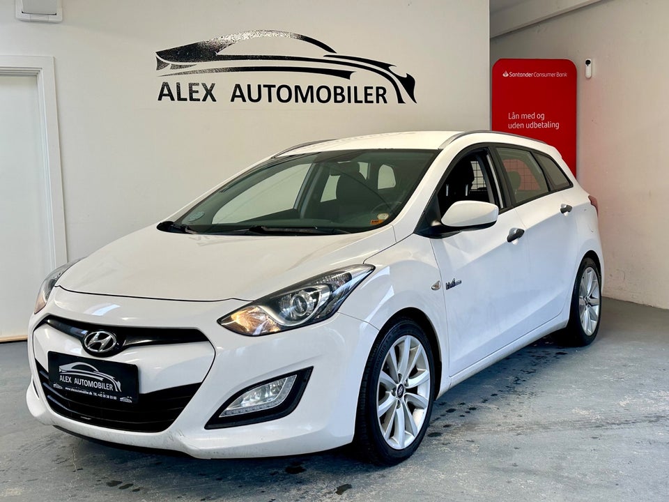 Hyundai i30 1,6 CRDi 110 Comfort CW Eco 5d