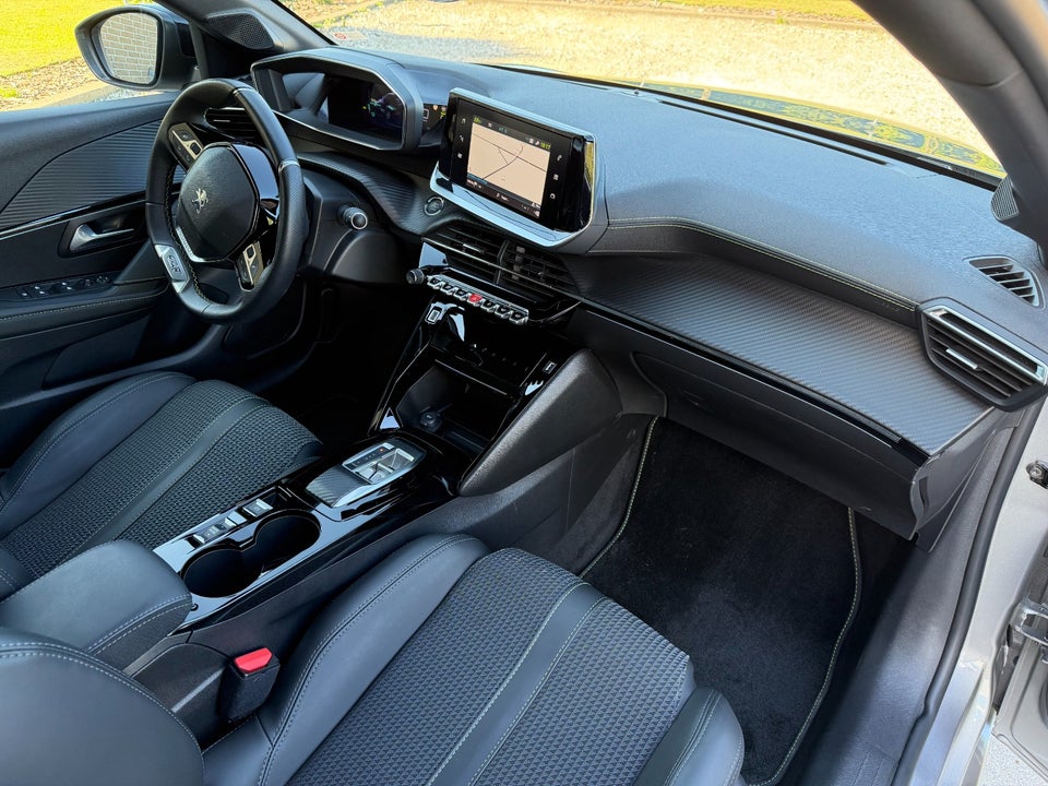 Peugeot e-208 50 GT 5d