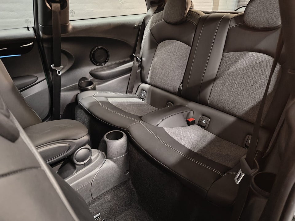 MINI Cooper SE Essential 3d