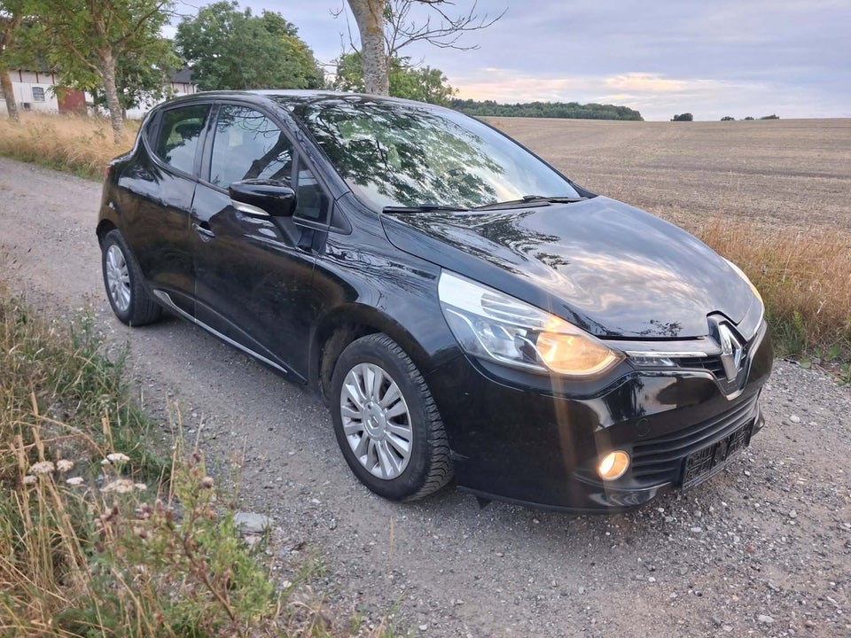 Renault Clio IV 1,2 16V Expression 5d