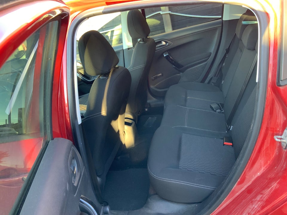 Peugeot 208 1,2 VTi 82 Allure Sky 5d