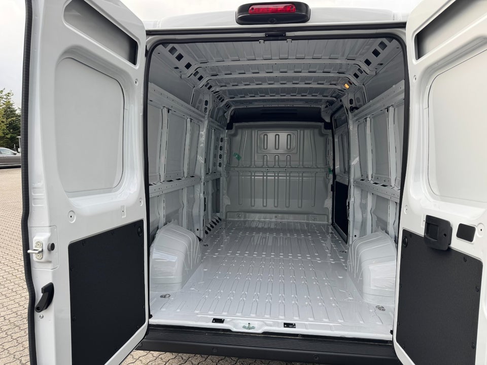 Peugeot Boxer 435 2,2 BlueHDi 165 L3H2 Premium