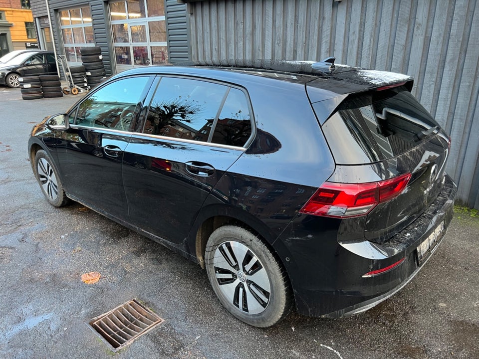 VW Golf VIII 1,4 eHybrid DSG 5d