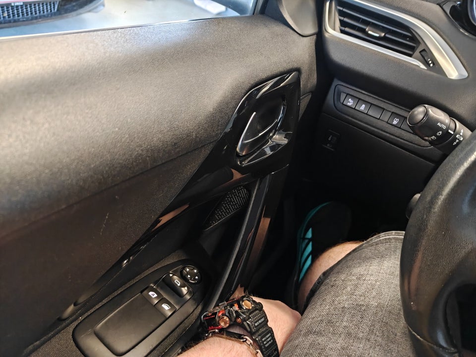 Peugeot 208 1,2 VTi 82 Allure 5d
