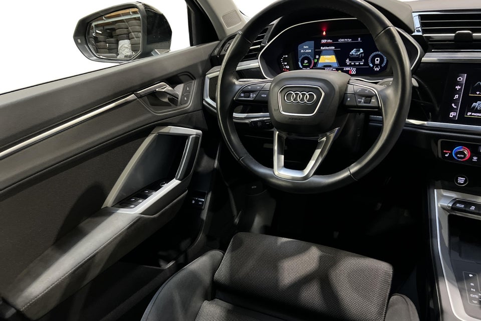 Audi Q3 45 TFSi e Attitude plus S-tr. 5d