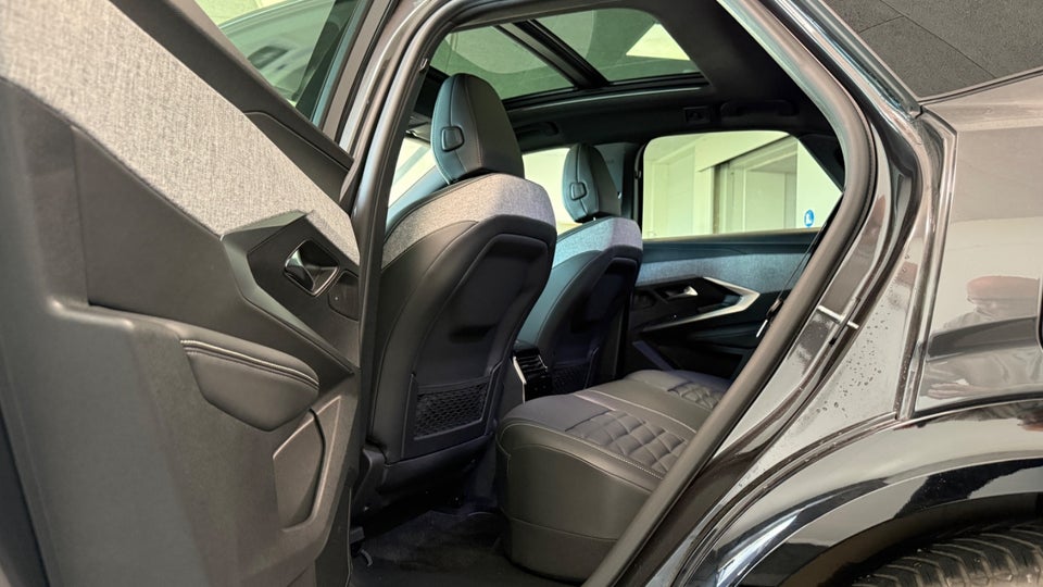 Peugeot e-3008 77 GT Pack 5d