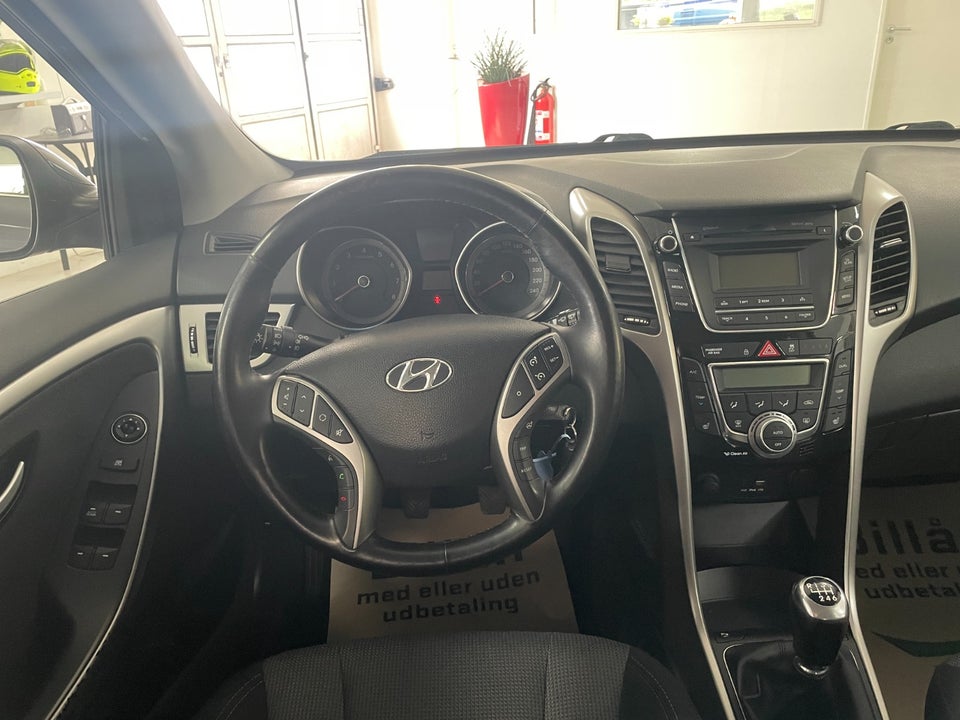 Hyundai i30 1,6 GDi Premium 5d
