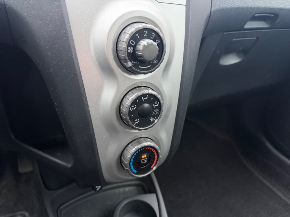 Toyota Yaris 1,3 Luna 5d