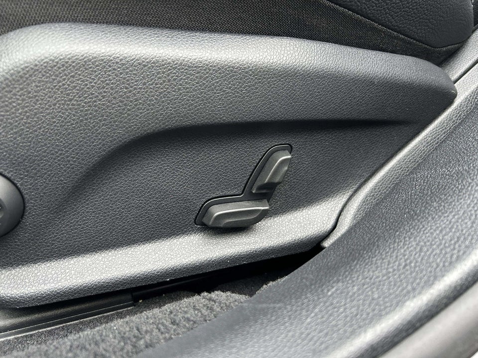 Mercedes E300 e 2,0 AMG Line aut. 4d