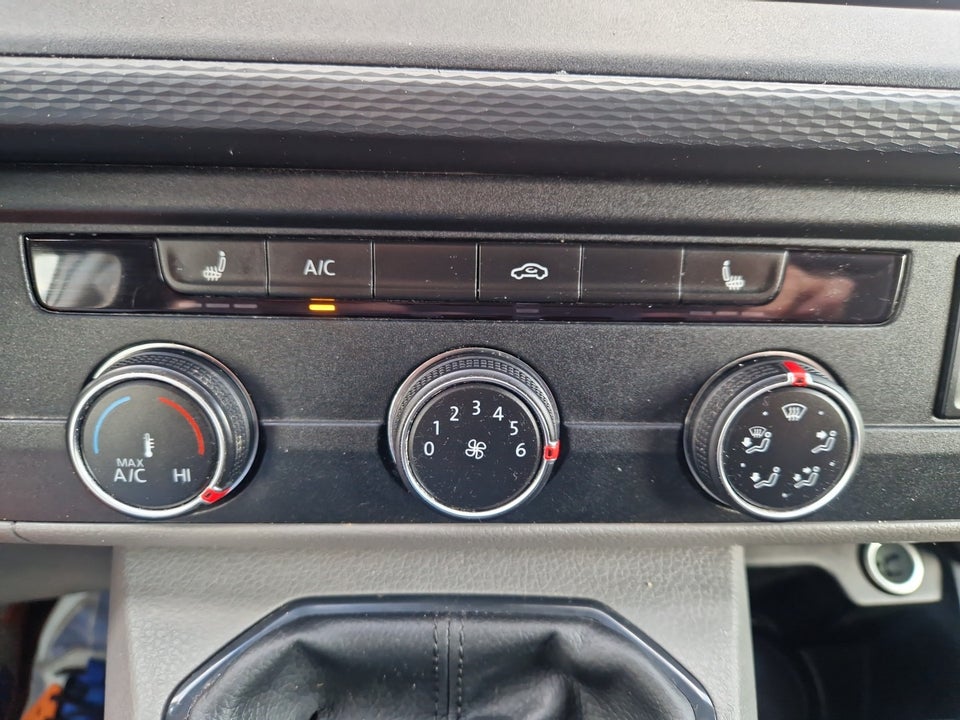 VW Transporter 2,0 TDi 110 Kassevogn lang