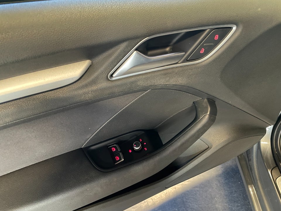 Audi A3 1,6 TDi Ambition 3d