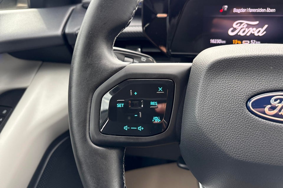 Ford Explorer 77 Premium Extended Range 5d
