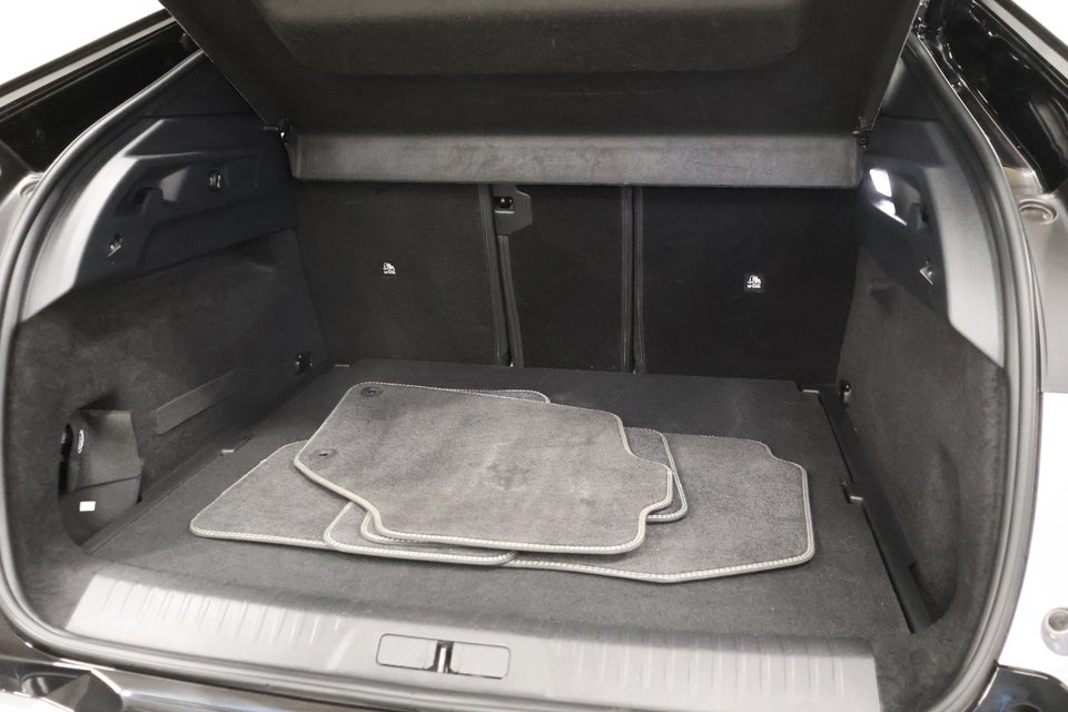 Peugeot e-3008 77 GT 5d