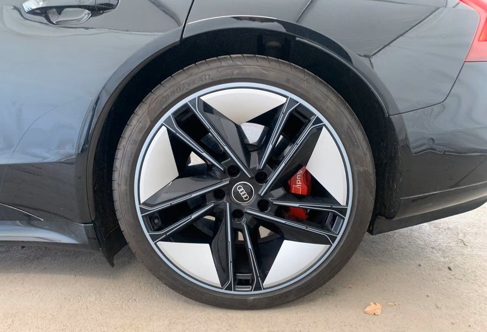 Audi RS e-tron GT quattro 4d