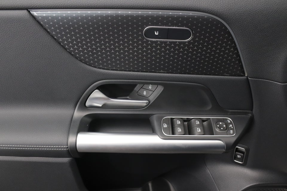 Mercedes EQA300 Progressive 4Matic 5d