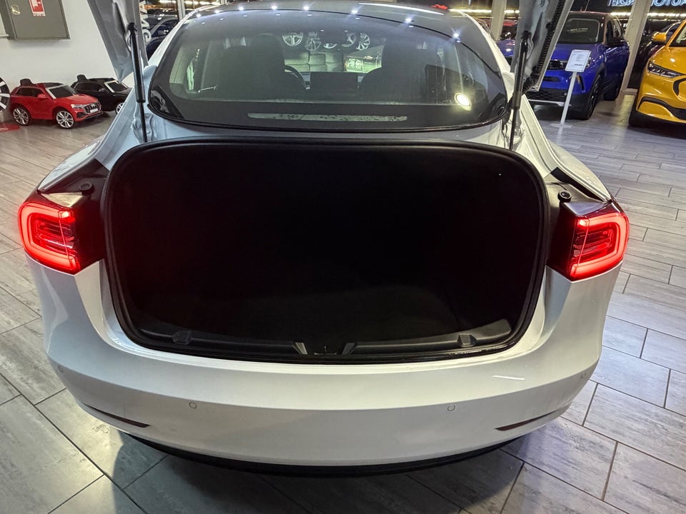 Tesla Model 3 Standard Range+ RWD 4d