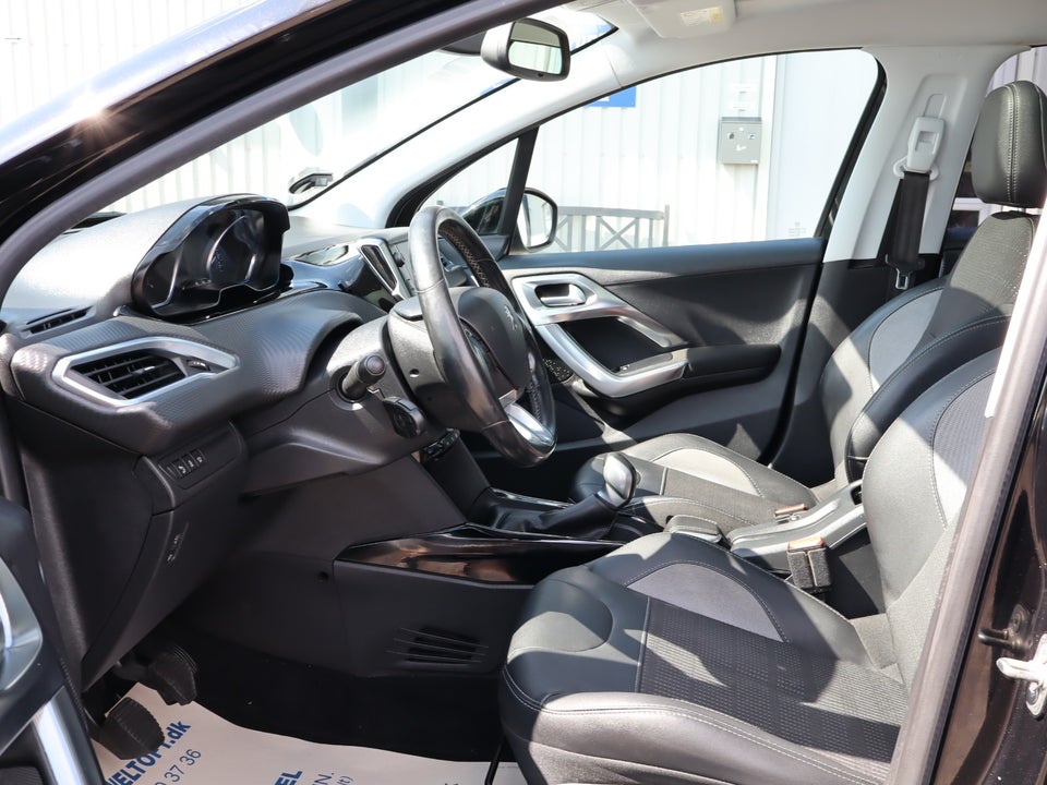 Peugeot 2008 1,2 e-THP 110 Allure Sky 5d