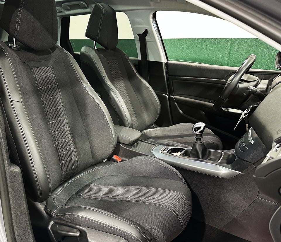 Peugeot 308 1,5 BlueHDi 130 Prestige SW 5d