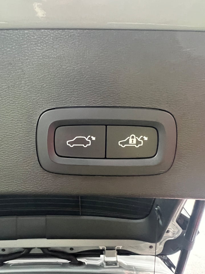 Volvo XC40 ReCharge Extended Range Plus 5d