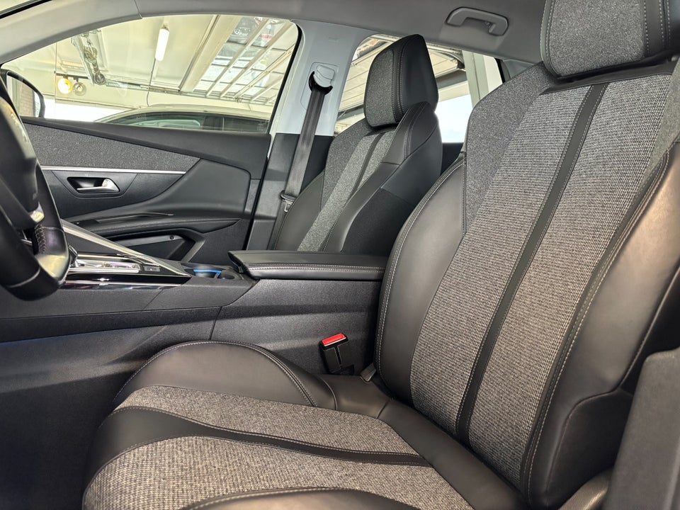 Peugeot 3008 1,6 BlueHDi 120 Allure EAT6 5d