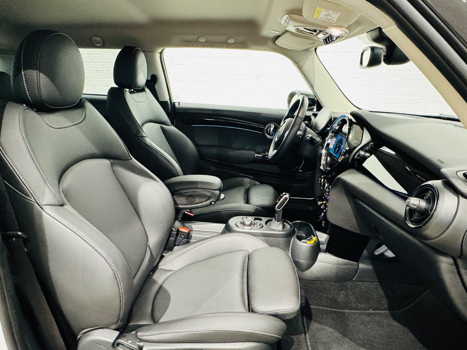 MINI Cooper SE Classic Trim 3d