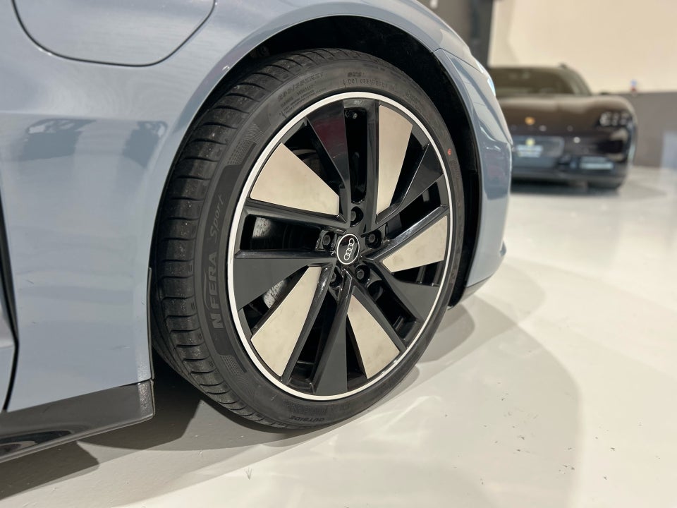 Audi e-tron GT quattro 4d