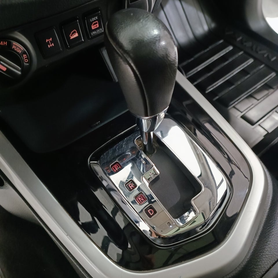 Nissan Navara 2,3 dCi 190 Db.Kab Tekna aut. 4d