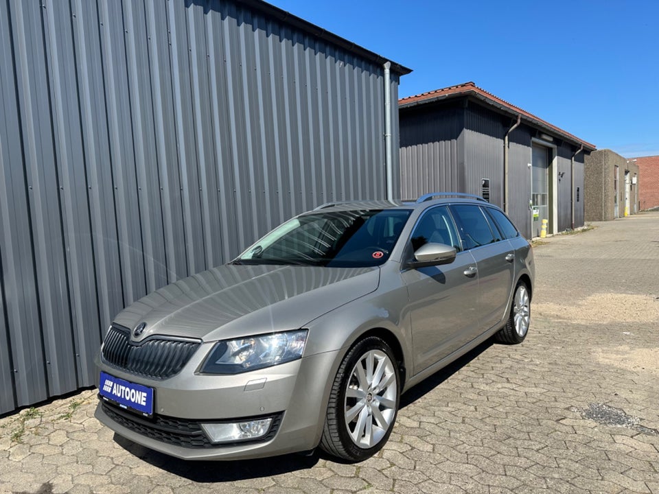 Skoda Octavia 1,6 TDi 110 Tour de France Combi 5d