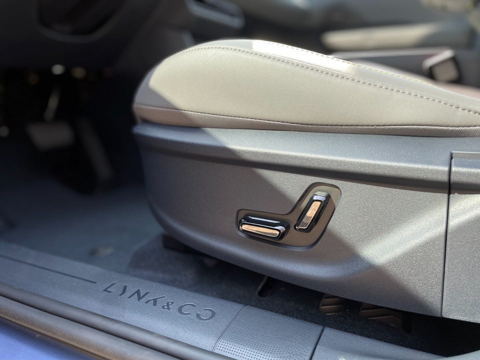 Lynk & Co 02 More 5d