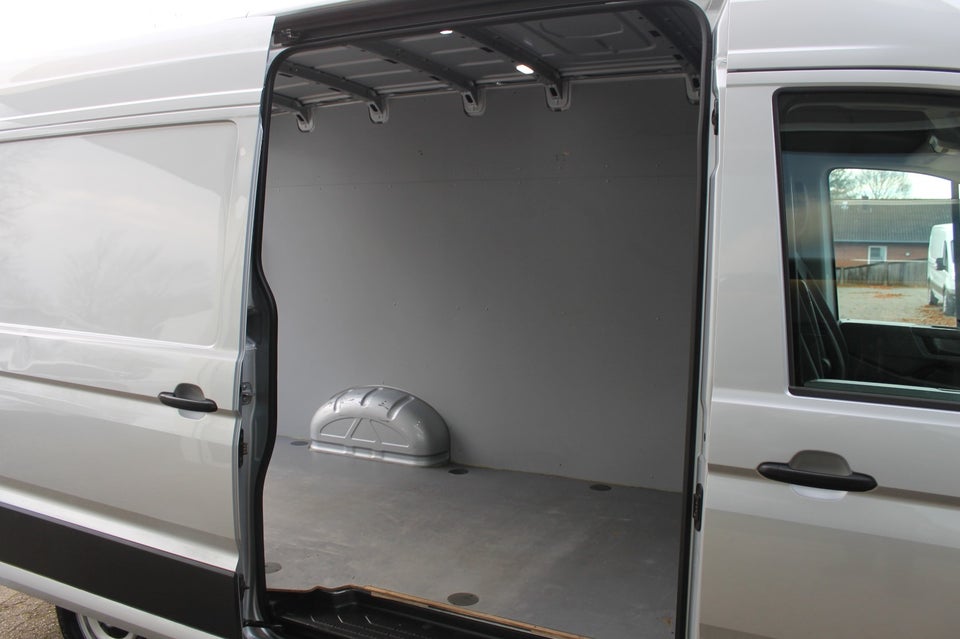 VW Crafter 35 2,0 TDi 140 Kassevogn L3H2 aut.