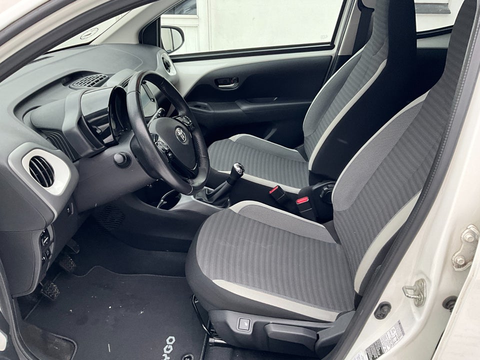 Toyota Aygo 1,0 VVT-i x-pression 5d