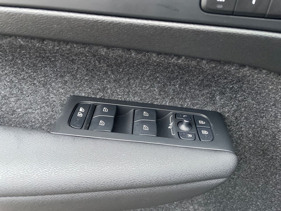 Volvo EC40 Extended Range Plus 5d