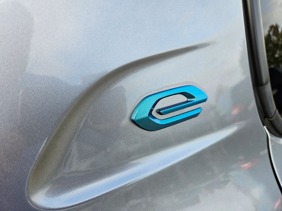 Peugeot e-208 50 GT 5d