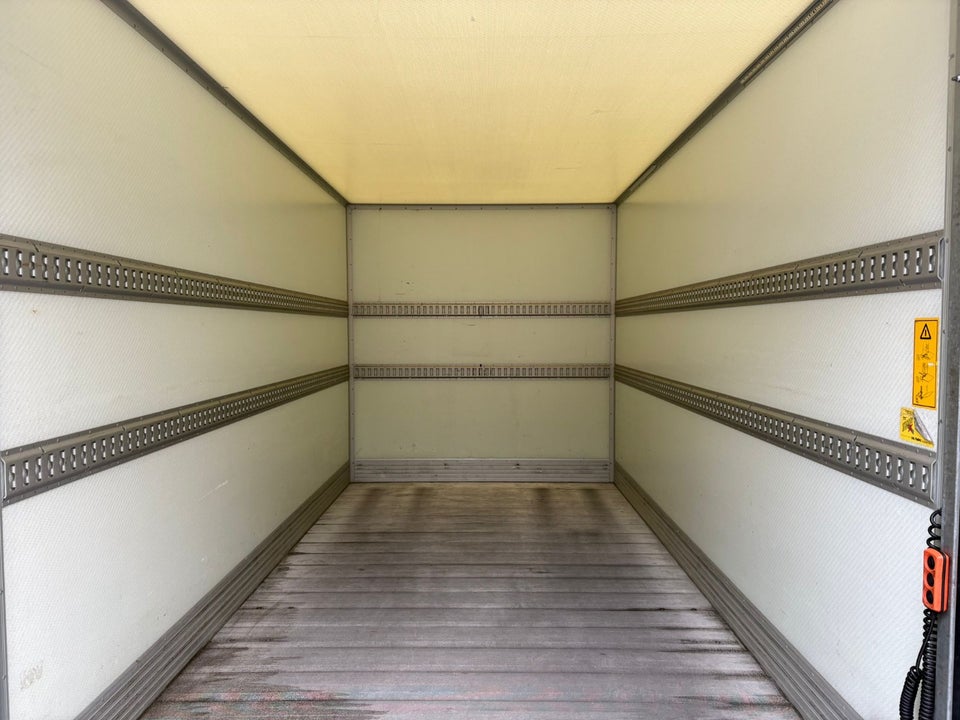 MAN TGE 2,0 3.180 L4 Box m/lift aut. FWD