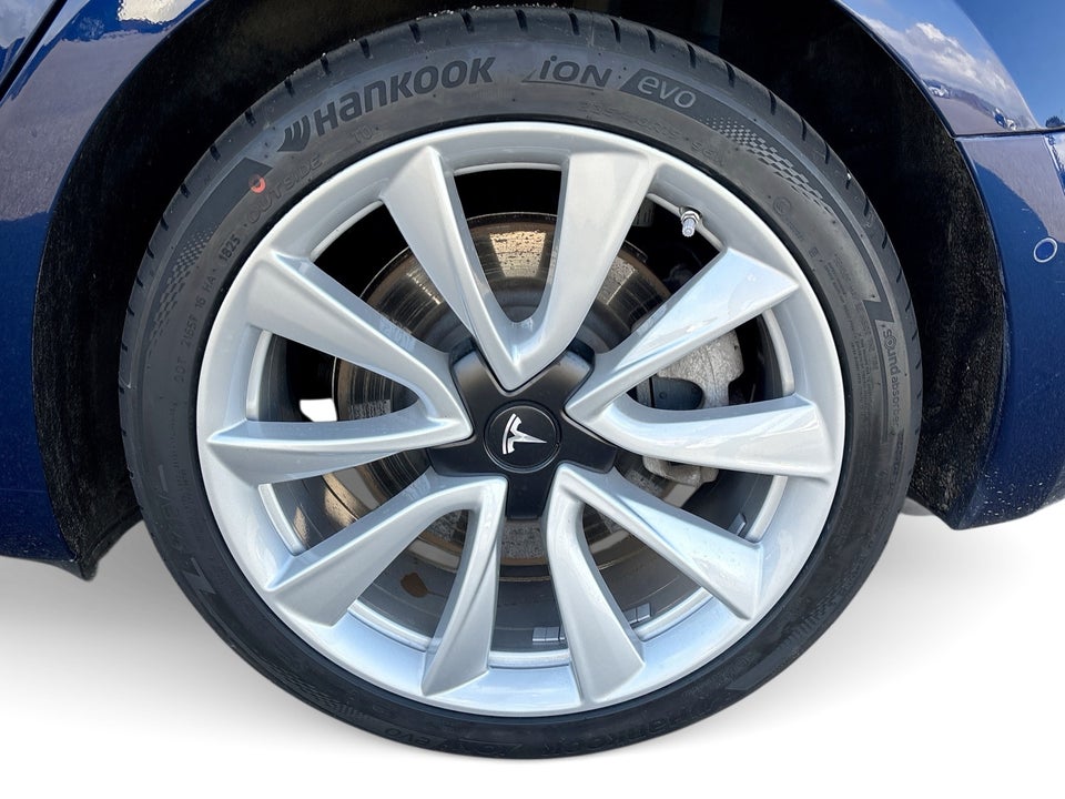 Tesla Model 3 Long Range AWD 4d