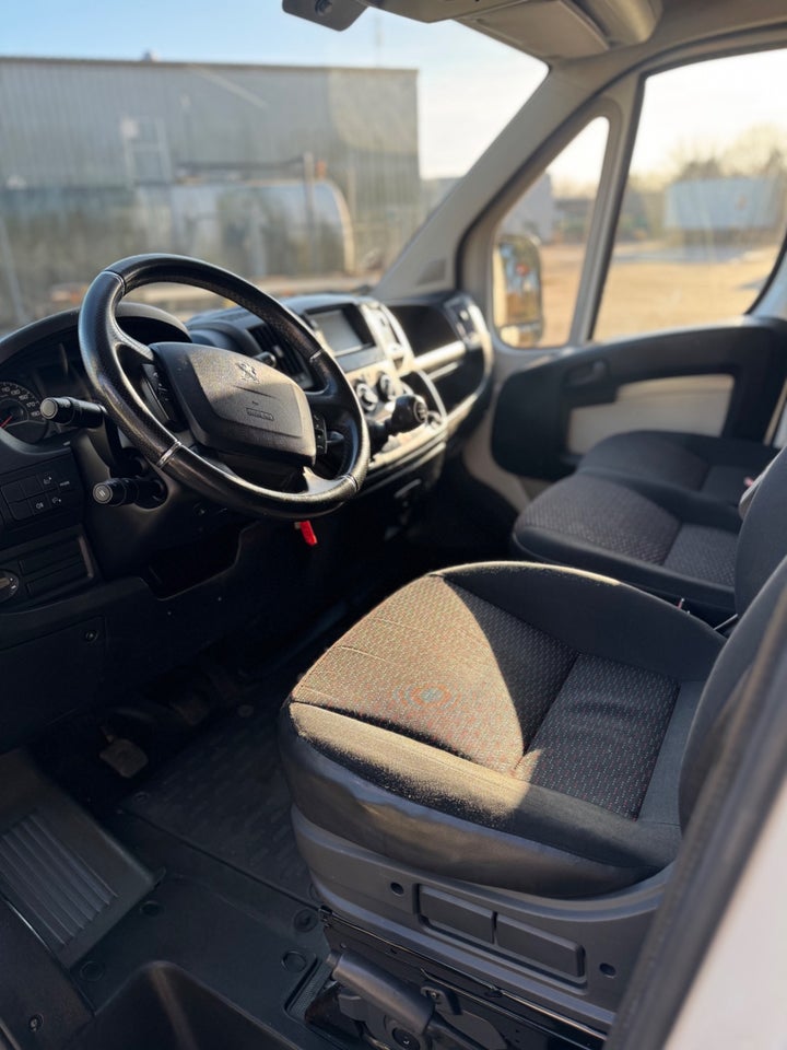 Peugeot Boxer 335 2,2 HDi 130 Alukasse m/lift 2d