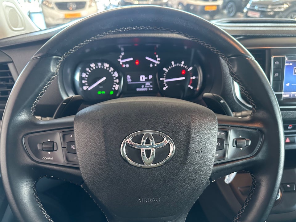 Toyota ProAce 2,0 D 122 Medium Comfort Master aut. 5d