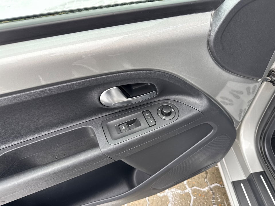 VW Up! 1,0 75 Move Up! ASG 5d