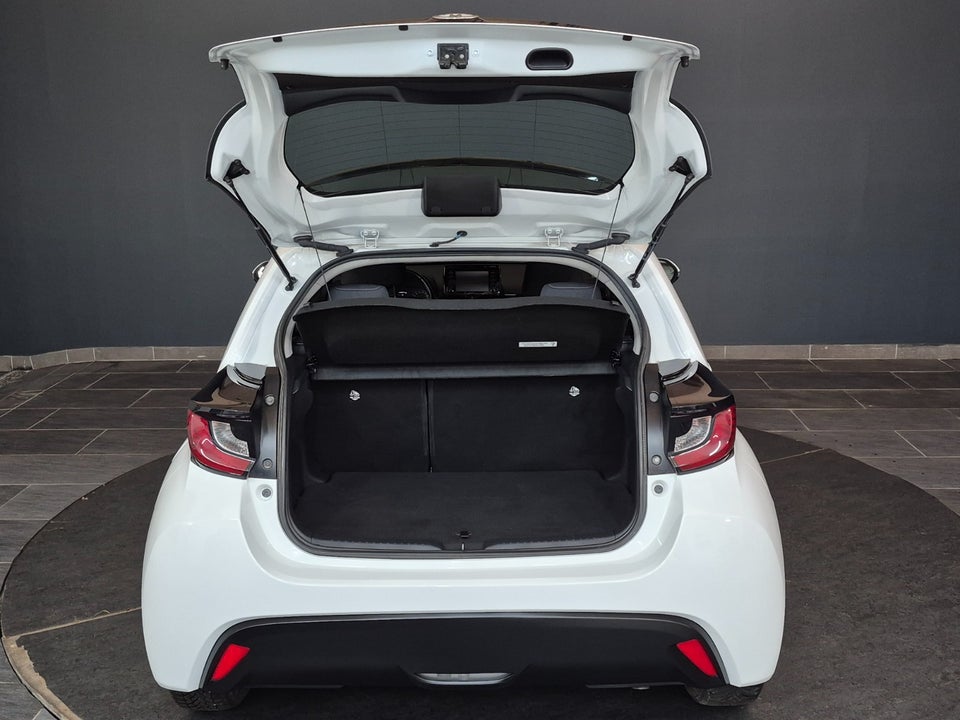 Toyota Yaris 1,5 Hybrid H3 e-CVT 5d