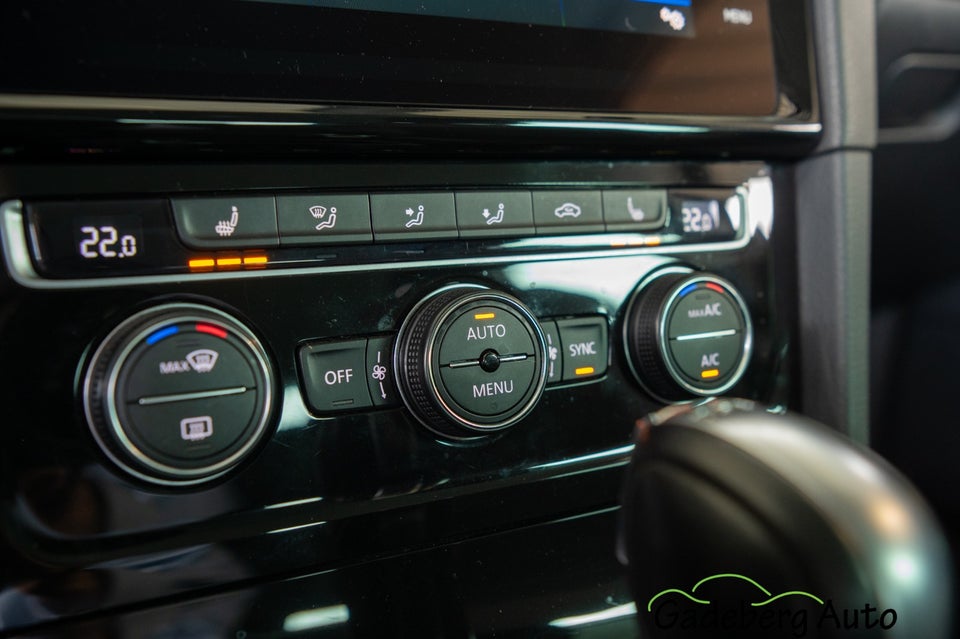 VW Golf VII 2,0 TDi 150 Highline Variant DSG 5d