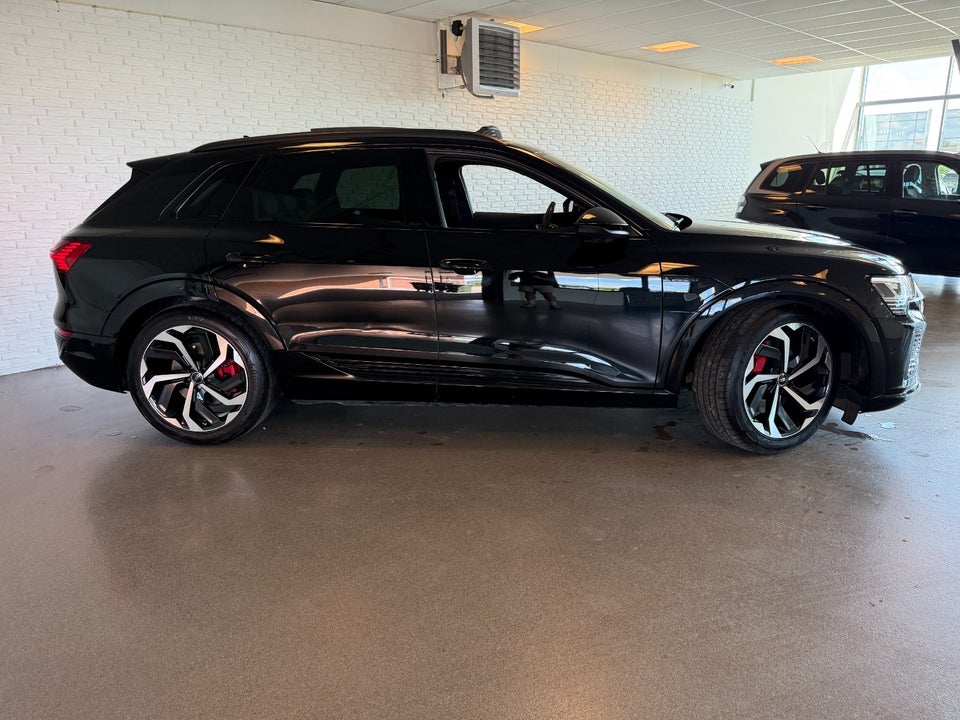 Audi Q8 e-tron 55 S-line quattro 5d