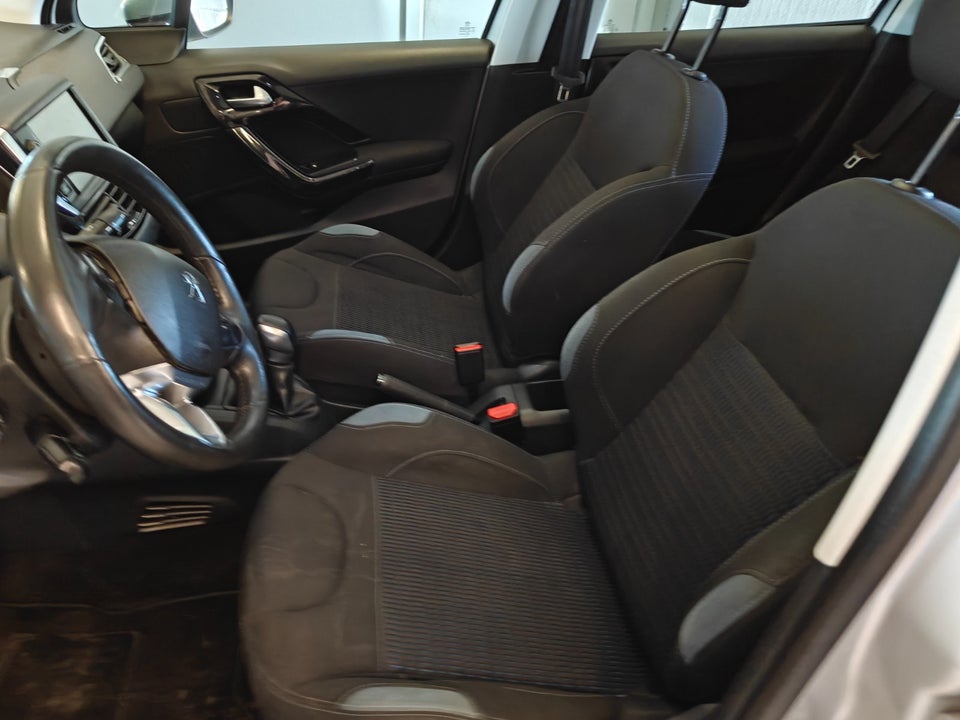 Peugeot 208 1,2 VTi 82 Allure 5d