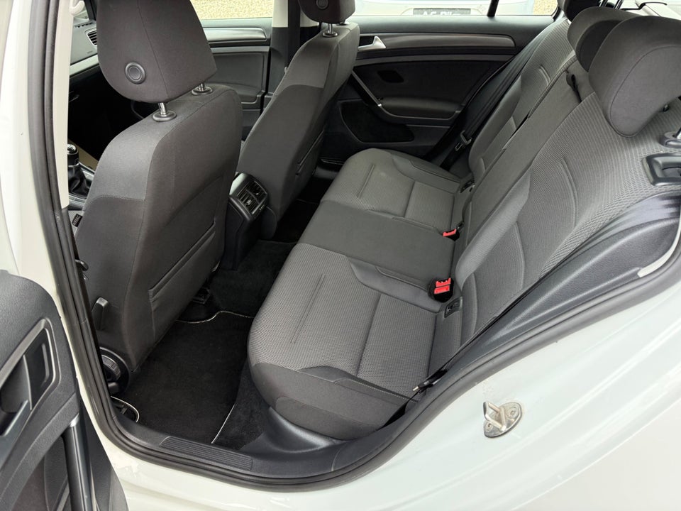 VW Golf VII 1,6 TDi 115 Comfortline Variant 5d