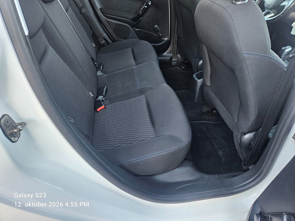 Peugeot 208 1,2 VTi 82 Signature Sky 5d