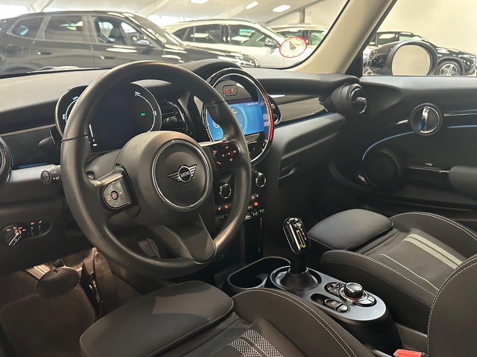 MINI Cooper SE Essential 3d